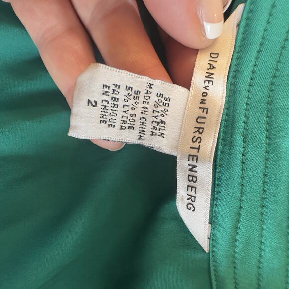 Diane von Furstenberg Emerald Green Silk Wrap Top Blouse Size 2 Holiday Party - Picture 10 of 12